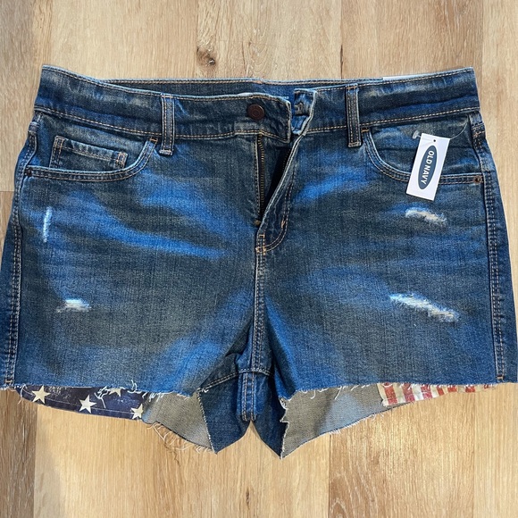 Old Navy Pants - NWT Old Navy Americana shorts size 10